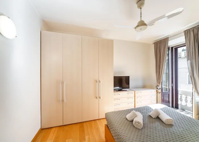 Apartment Youhosty - Arco Della Pace Milan