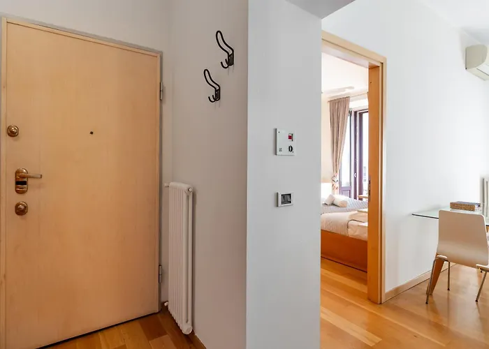 Youhosty - Arco Della Pace Apartment